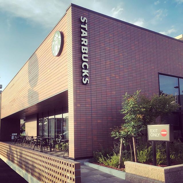 スターバックスはスタバママが行ったか否かで分けられる