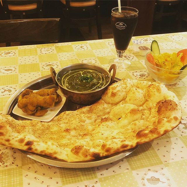 皿からハミ出すセサミナンですよー、ナマステー