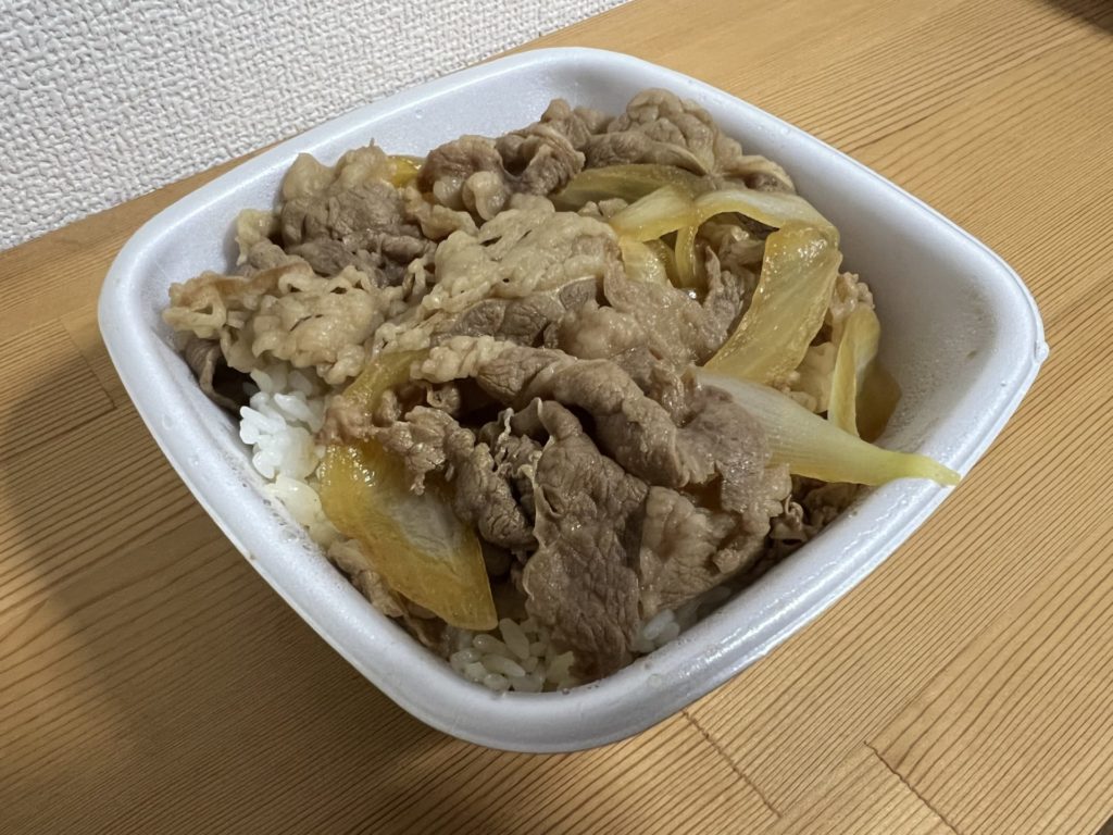 まず牛丼(大盛り)を用意します
