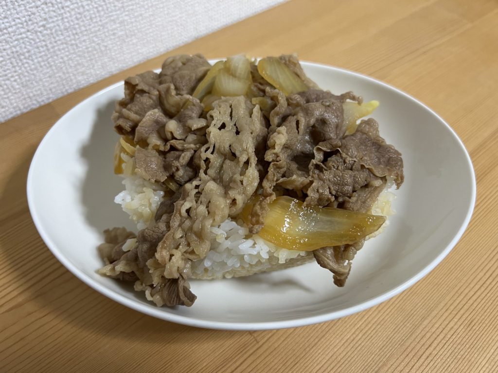 皿に盛りつけます