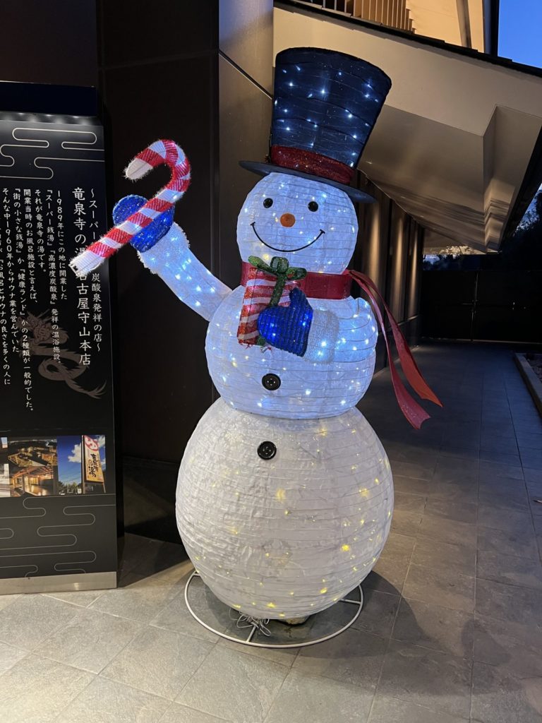 エントランスに雪だるま