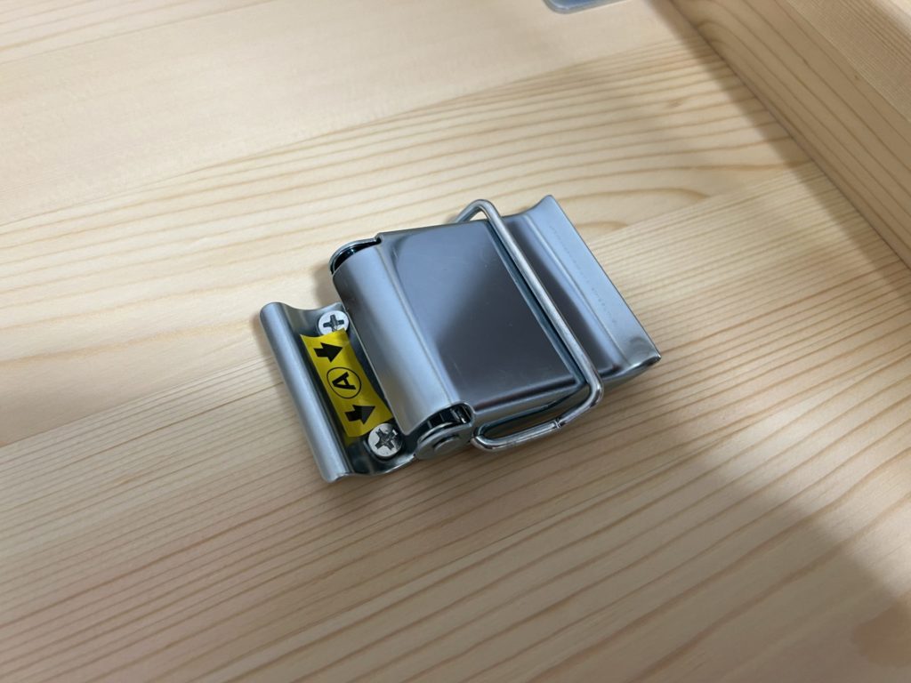 使用形態にしてみる、脚部を固定する金具