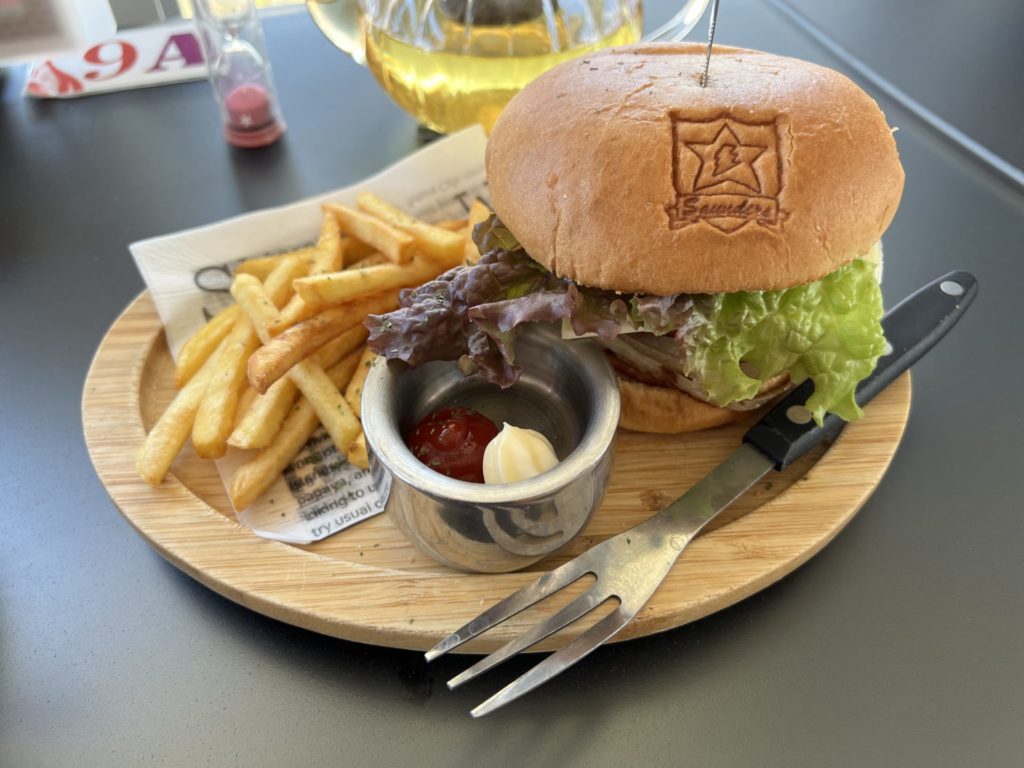 サンダース&聖グロリアーナセットのハンバーガー