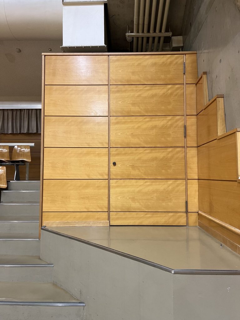 開けちゃダメそうな扉、その1