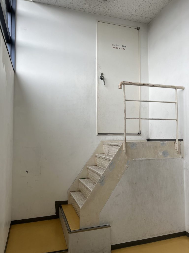 開けちゃダメそうな扉、その3