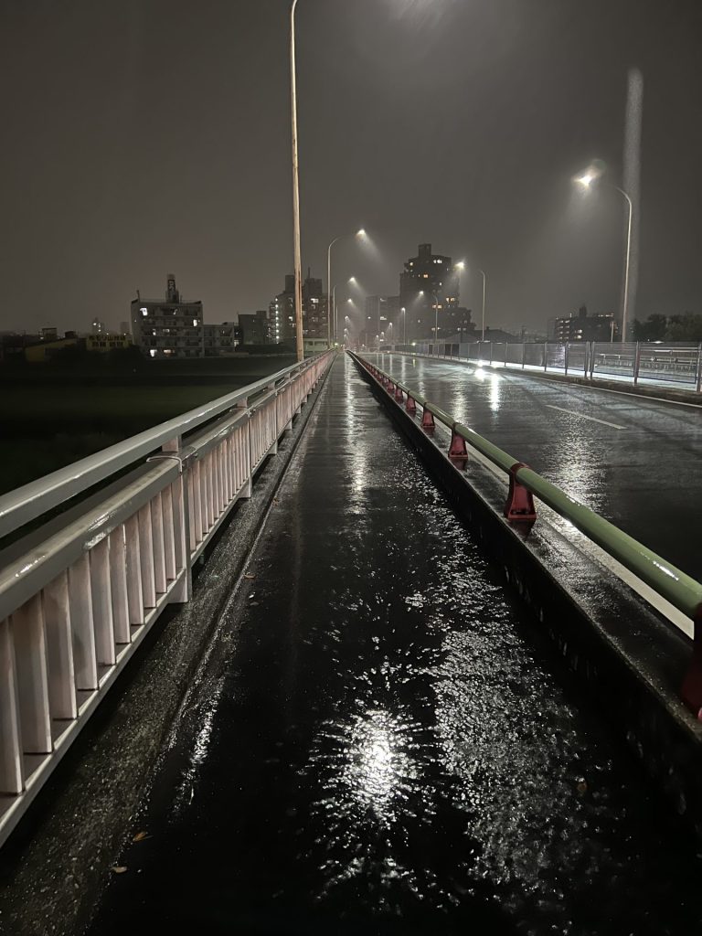 帰路、雨が強くなる
