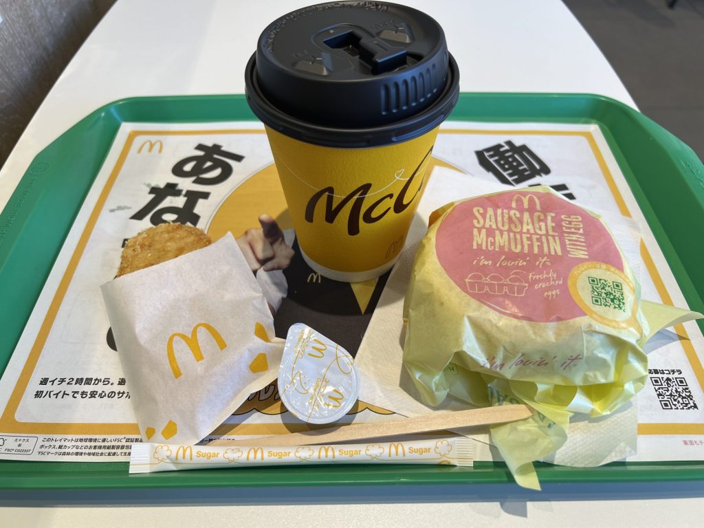 朝マックに行く