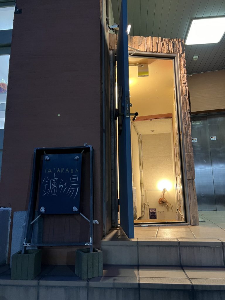 ライブハウスに入るところ、その1